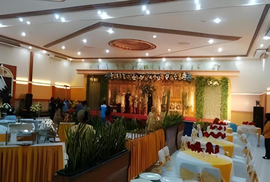 Yusro Hotel Restaurant & Convention Jombang Exteriör bild