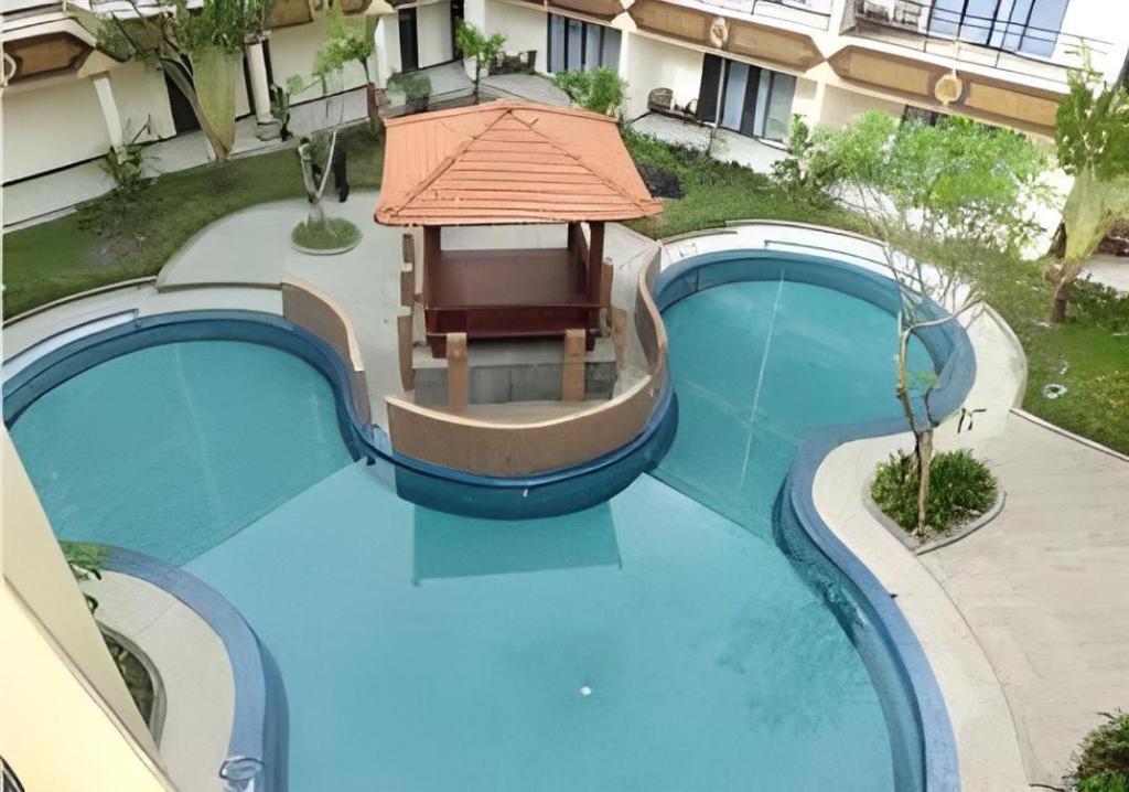 Yusro Hotel Restaurant & Convention Jombang Exteriör bild