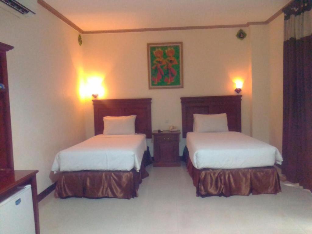 Yusro Hotel Restaurant & Convention Jombang Exteriör bild