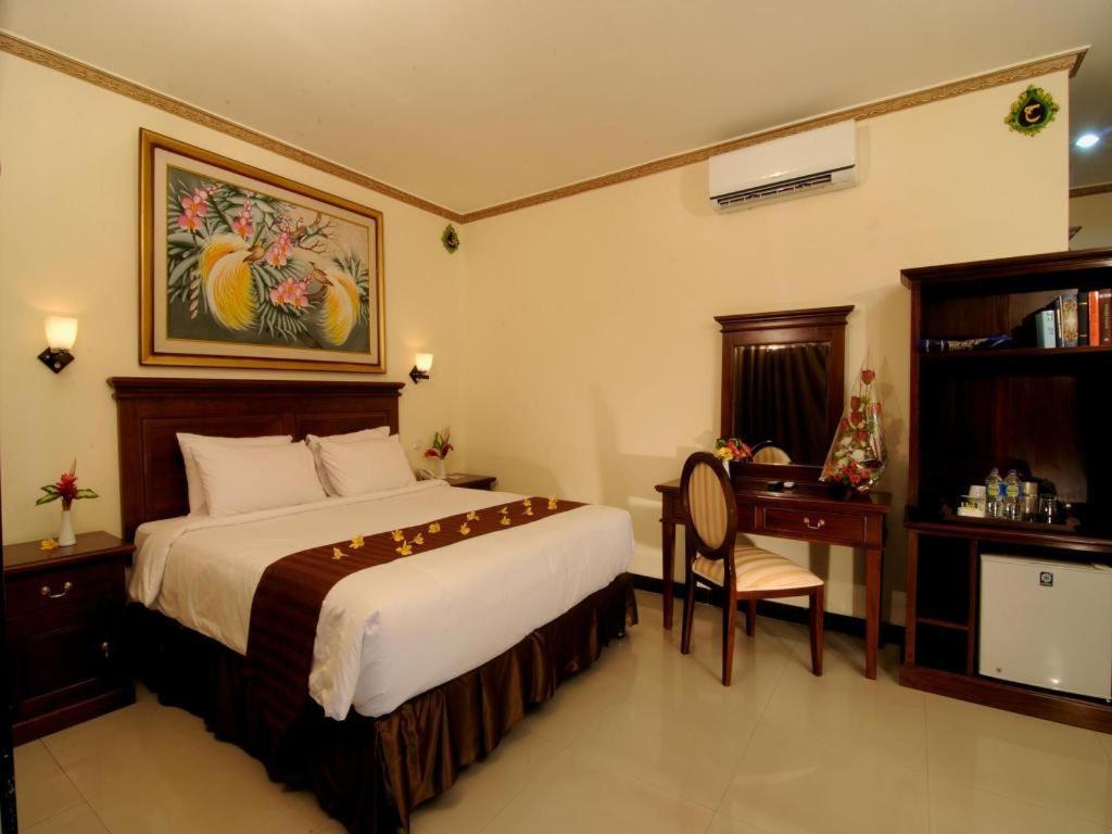 Yusro Hotel Restaurant & Convention Jombang Exteriör bild