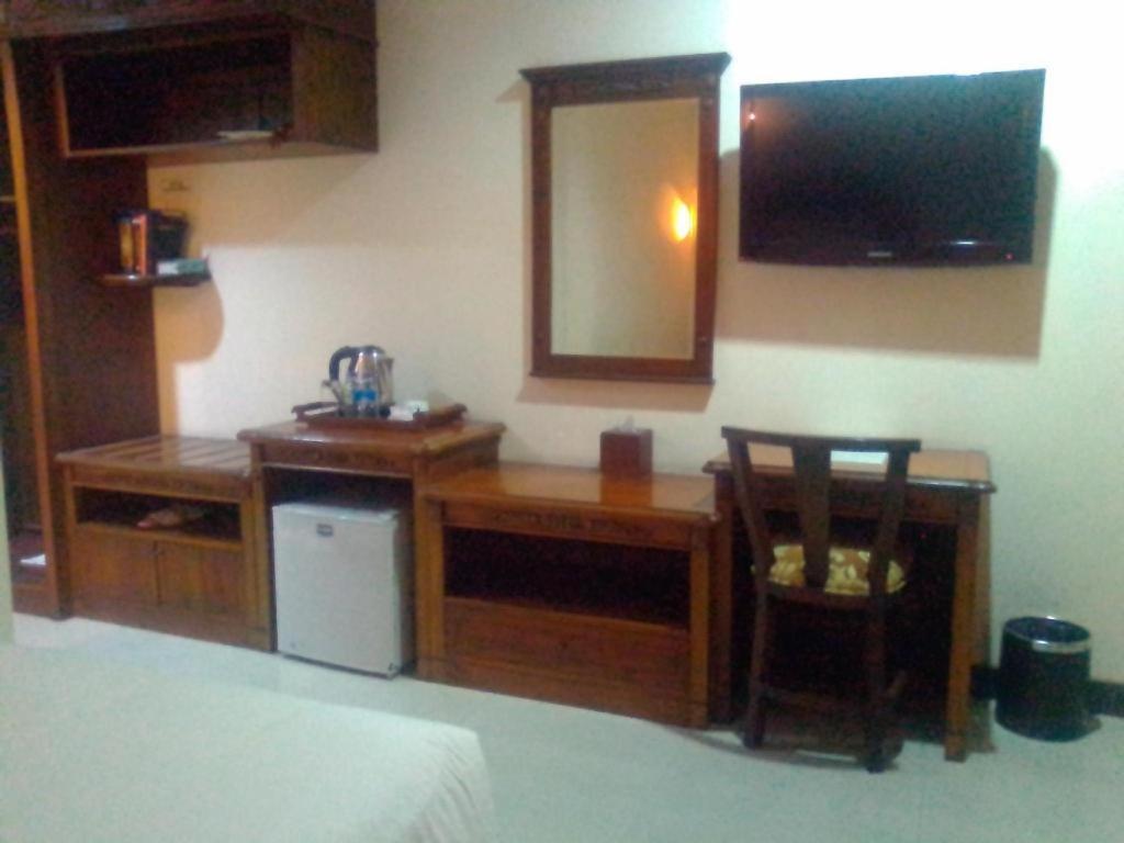 Yusro Hotel Restaurant & Convention Jombang Exteriör bild