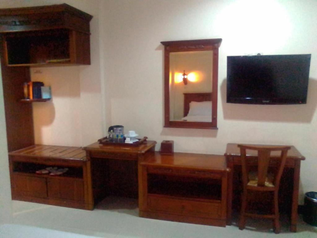 Yusro Hotel Restaurant & Convention Jombang Exteriör bild