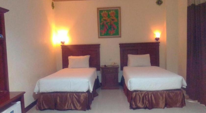 Yusro Hotel Restaurant & Convention Jombang Exteriör bild