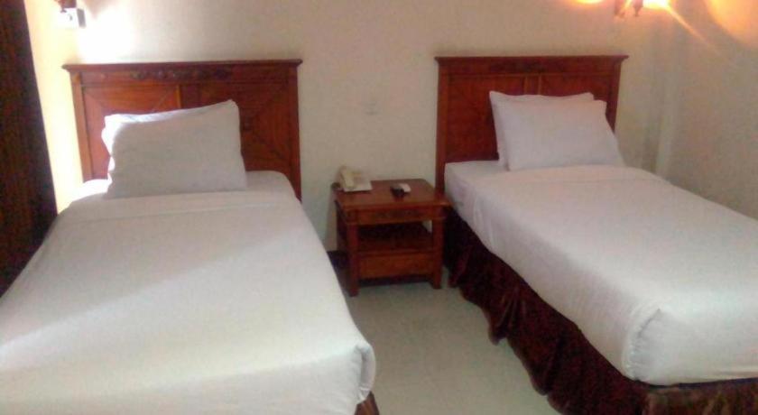 Yusro Hotel Restaurant & Convention Jombang Exteriör bild