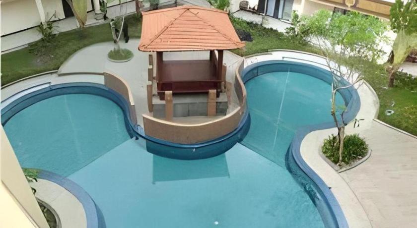 Yusro Hotel Restaurant & Convention Jombang Exteriör bild