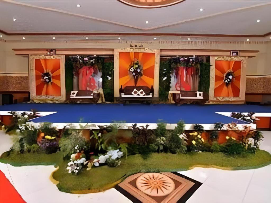 Yusro Hotel Restaurant & Convention Jombang Exteriör bild